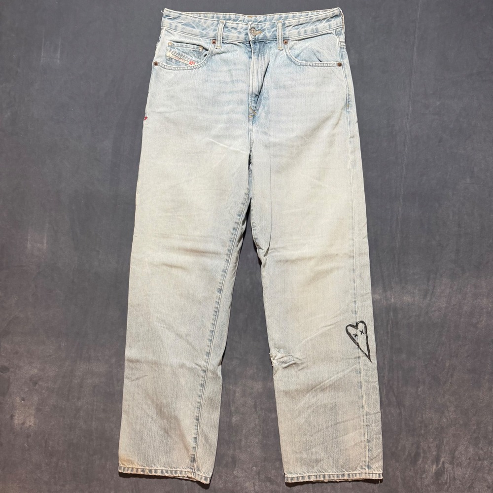 Diesel Jeans Mens 30x30 Light Wash Baggy Fit Distressed Heart Graphic Denim